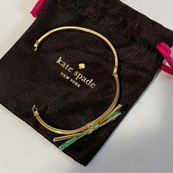 Kate Spade Gold Tone Bracelet with Green Bow NWOT with jewelry pouch - Picture 7 of 10